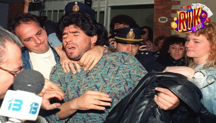 Diego Maradona nhận án treo khi dương tính ma túy